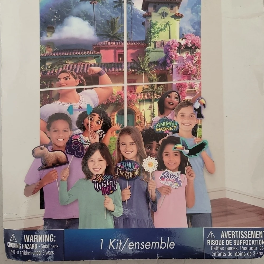 NEW Encanto‎ Party Backdrop with Props Casita Disney